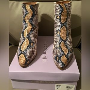 NIB Madden Girl Dafnii Multi Snake Print Bootie Size 10